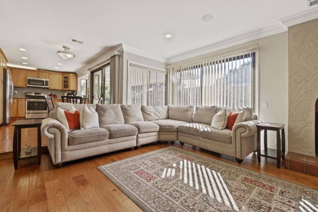 527 Martinique Drive, Redwood City, CA 94065 527 Martinique Drive, Redwood City, CA 94065