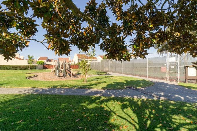 527 Martinique Drive, Redwood City, CA 94065 527 Martinique Drive, Redwood City, CA 94065