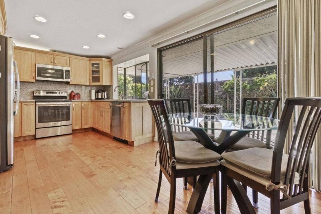 527 Martinique Drive, Redwood City, CA 94065 527 Martinique Drive, Redwood City, CA 94065