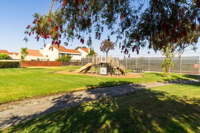527 Martinique Drive, Redwood City, CA 94065 527 Martinique Drive, Redwood City, CA 94065