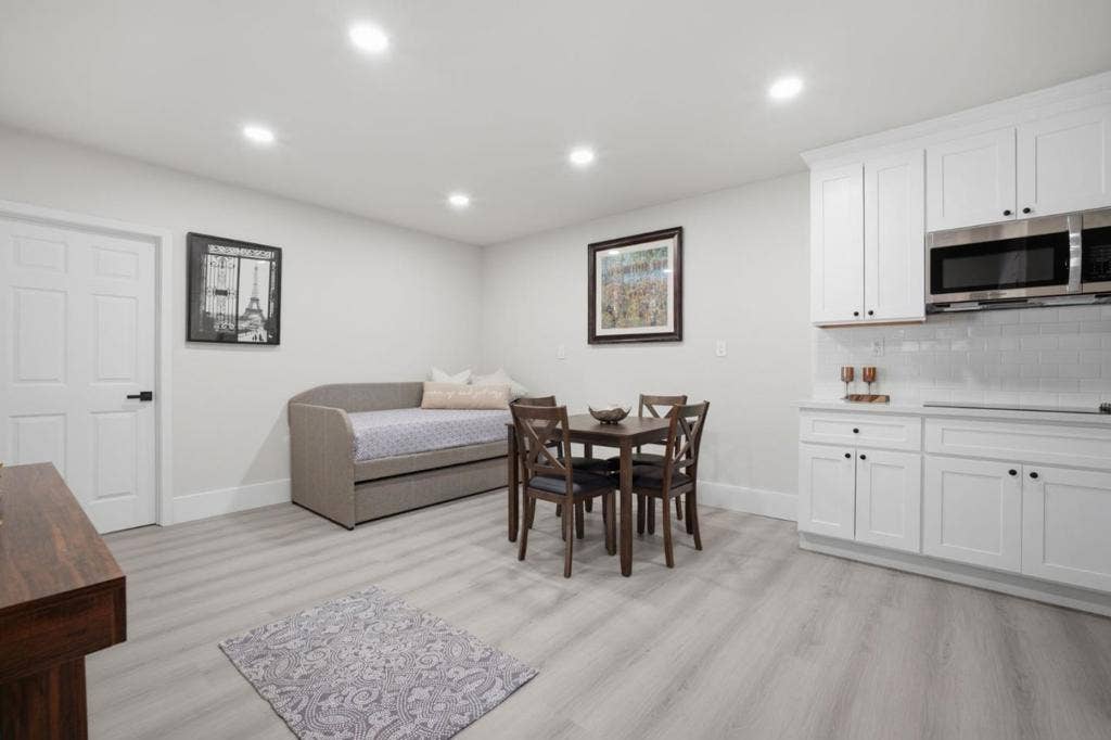 1384 Madera Avenue, Menlo Park, CA 94025 1384 Madera Avenue, Menlo Park, CA 94025