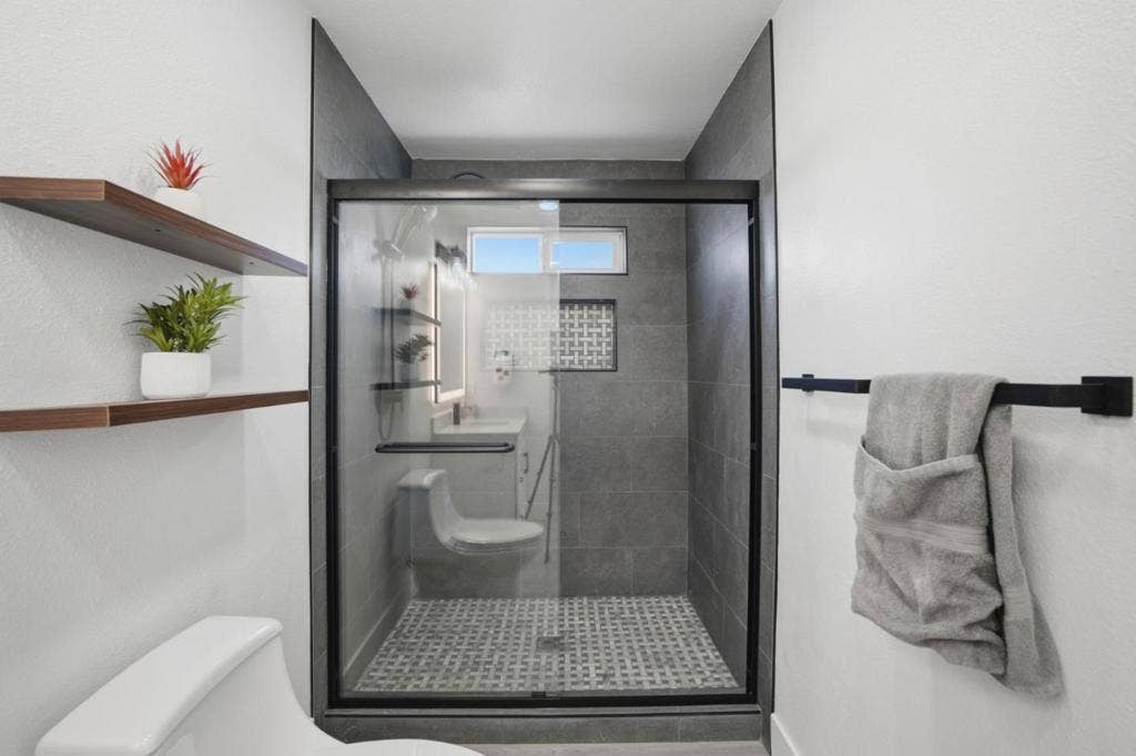 1384 Madera Avenue, Menlo Park, CA 94025 1384 Madera Avenue, Menlo Park, CA 94025