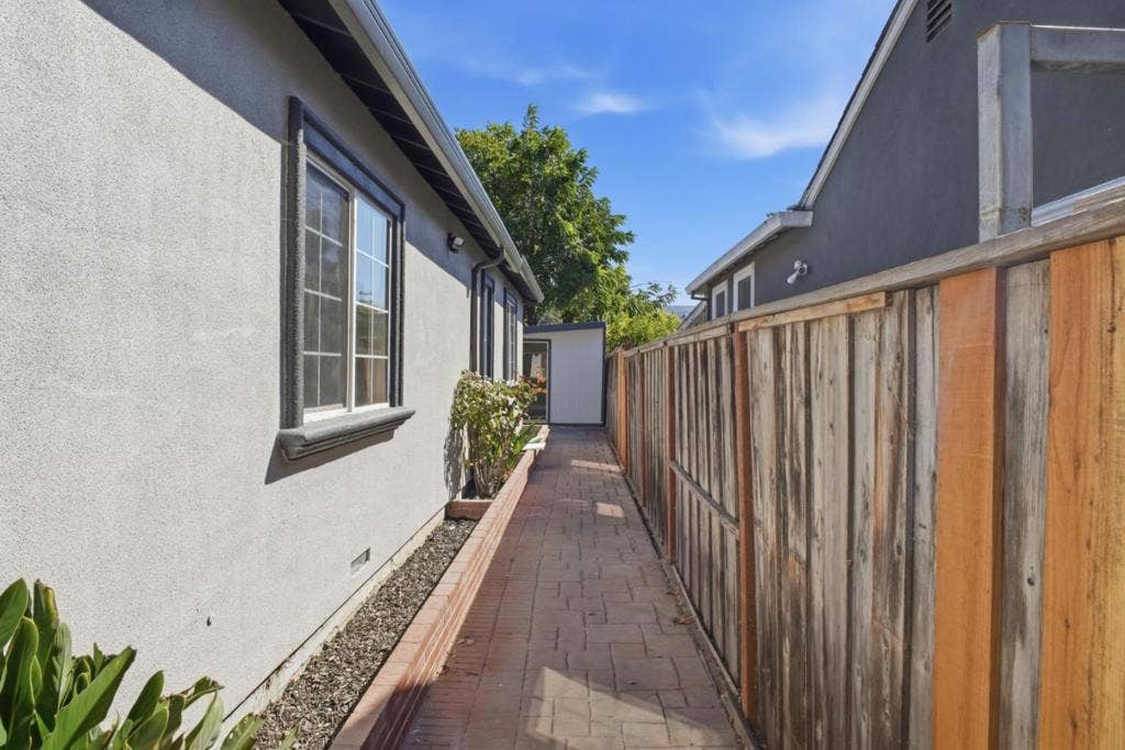 1384 Madera Avenue, Menlo Park, CA 94025 1384 Madera Avenue, Menlo Park, CA 94025