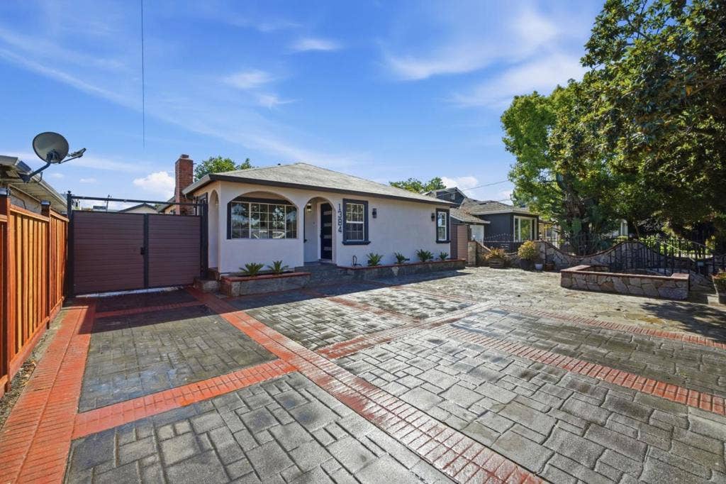 1384 Madera Avenue, Menlo Park, CA 94025 1384 Madera Avenue, Menlo Park, CA 94025