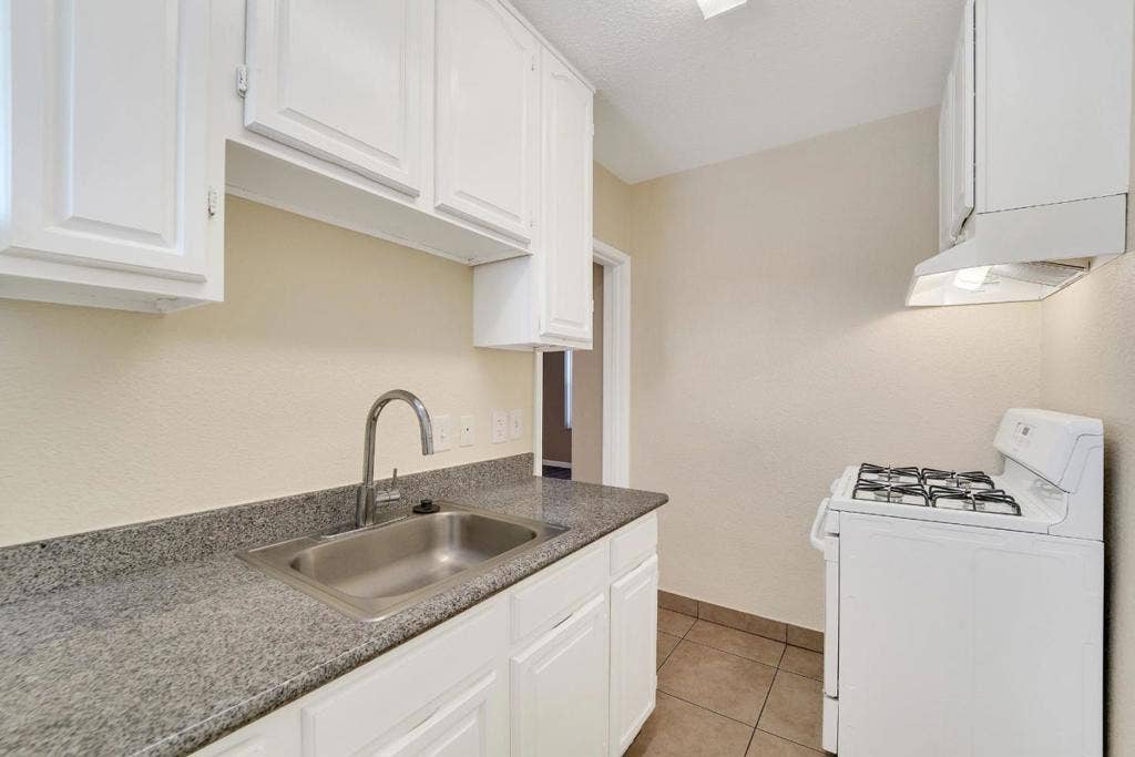 2555 Foothill Boulevard, Oakland, CA 94601