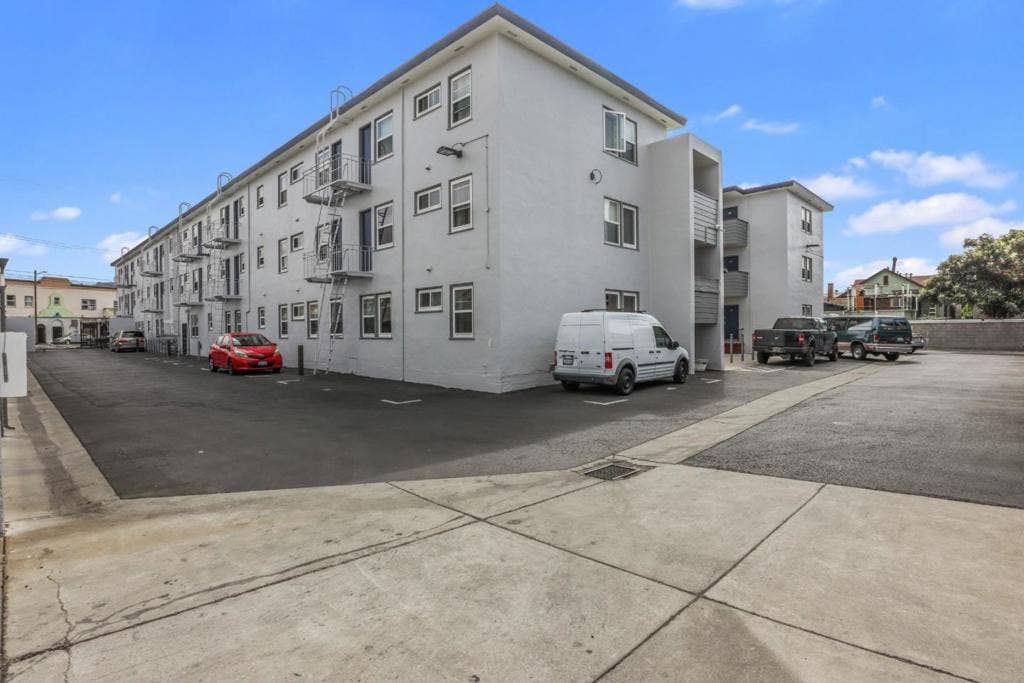 2555 Foothill Boulevard, Oakland, CA 94601