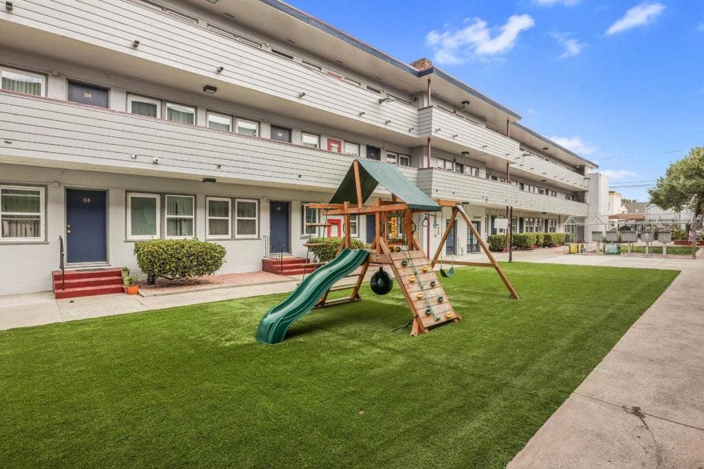 2555 Foothill Boulevard, Oakland, CA 94601