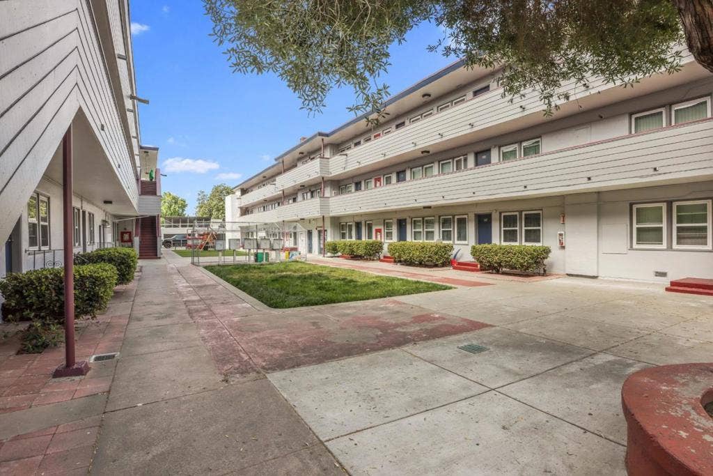 2555 Foothill Boulevard, Oakland, CA 94601