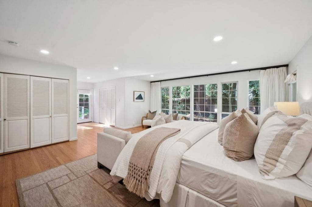 216 Valparaiso Avenue, Atherton, CA 94027