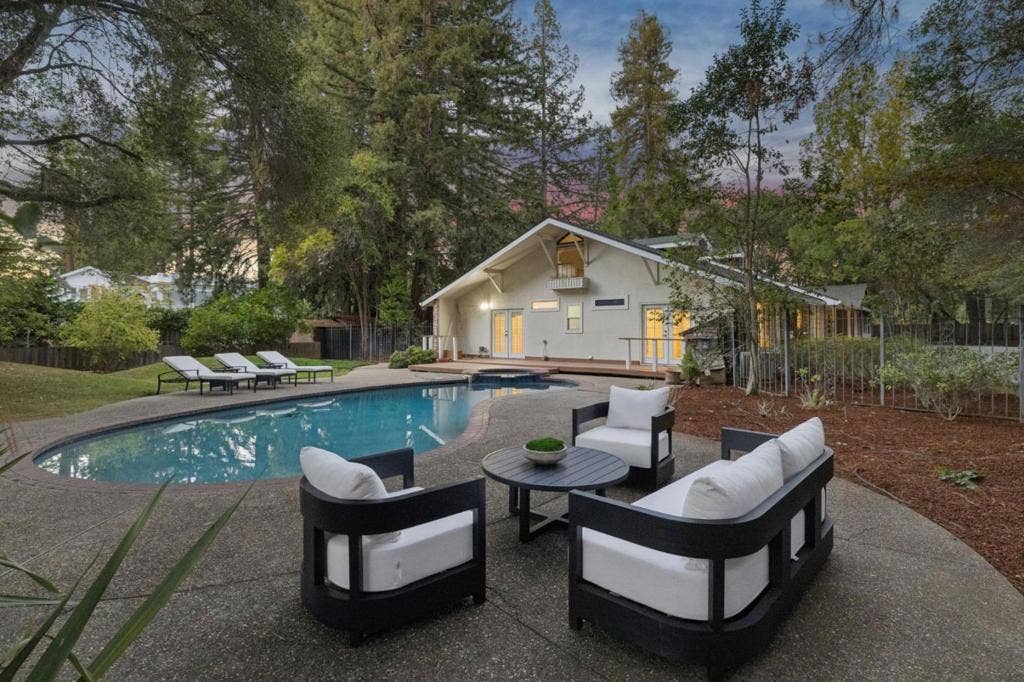 216 Valparaiso Avenue, Atherton, CA 94027