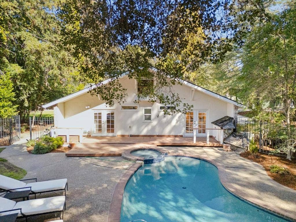 216 Valparaiso Avenue, Atherton, CA 94027