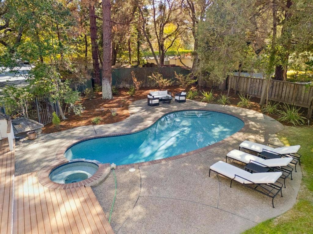 216 Valparaiso Avenue, Atherton, CA 94027