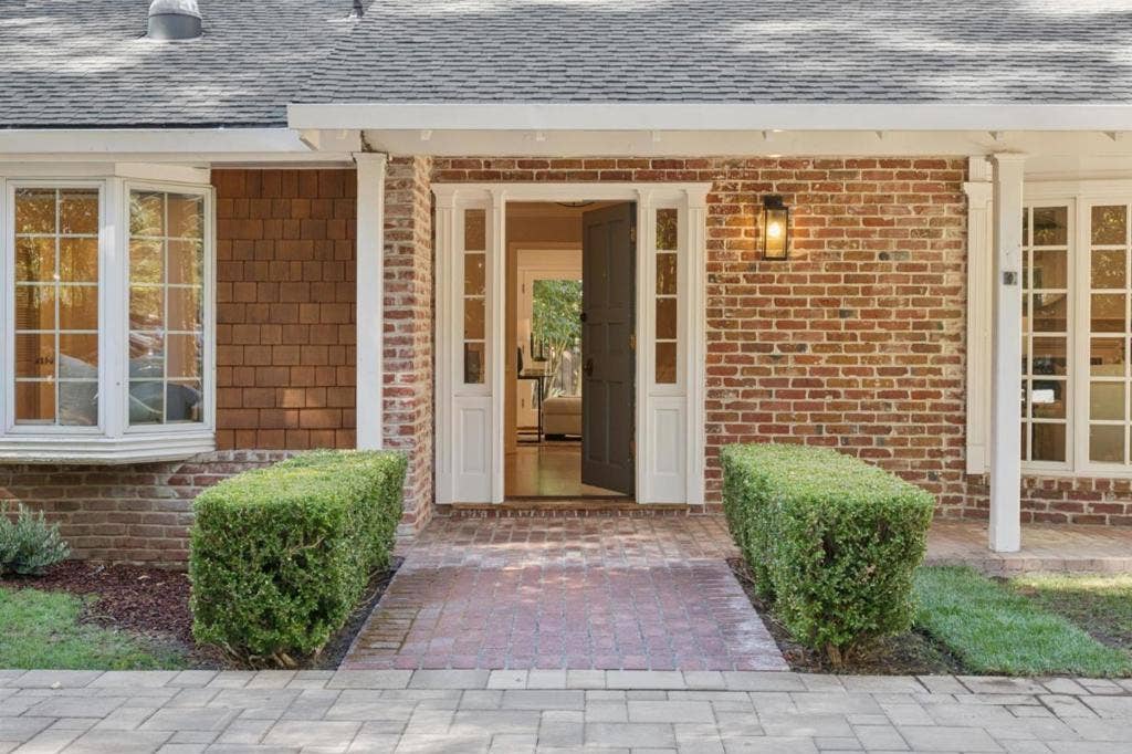 216 Valparaiso Avenue, Atherton, CA 94027