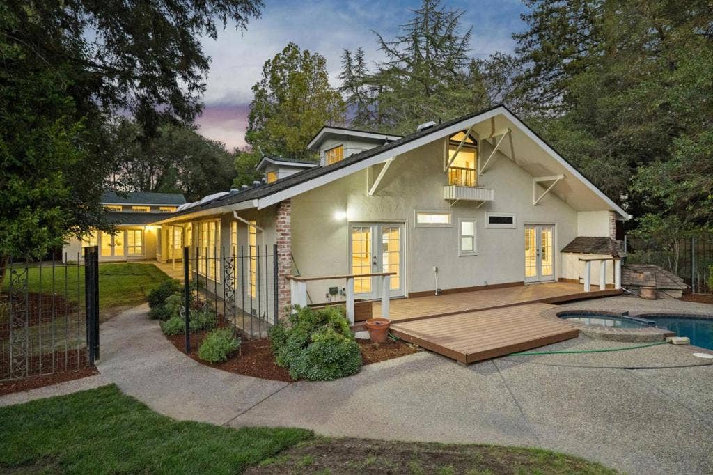 216 Valparaiso Avenue, Atherton, CA 94027