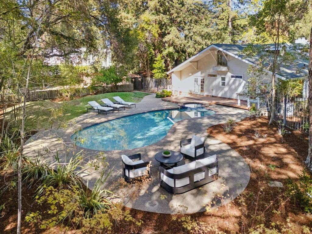 216 Valparaiso Avenue, Atherton, CA 94027