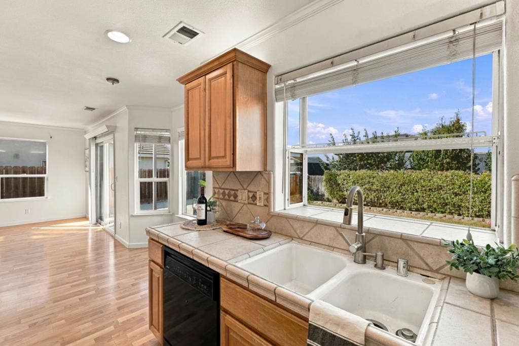 1490 Farragot Drive, Hollister, CA 95023 1490 Farragot Drive, Hollister, CA 95023