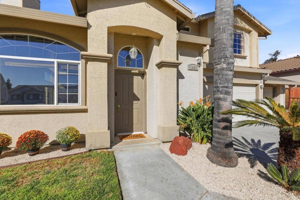 1490 Farragot Drive, Hollister, CA 95023 1490 Farragot Drive, Hollister, CA 95023