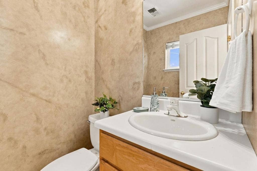 1490 Farragot Drive, Hollister, CA 95023 1490 Farragot Drive, Hollister, CA 95023