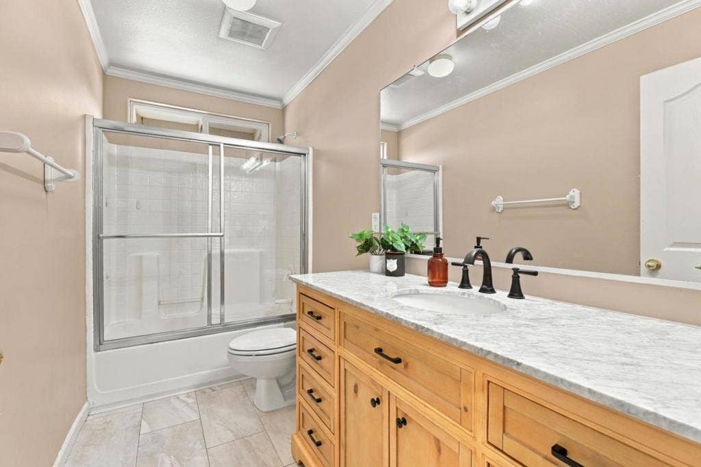 1490 Farragot Drive, Hollister, CA 95023 1490 Farragot Drive, Hollister, CA 95023