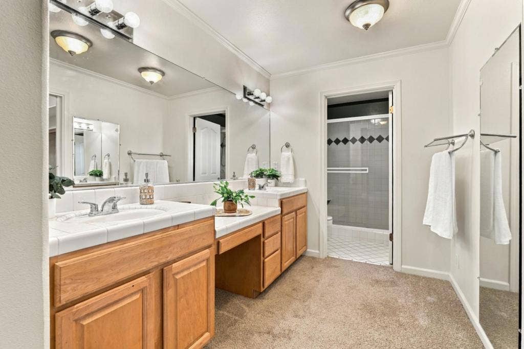 1490 Farragot Drive, Hollister, CA 95023 1490 Farragot Drive, Hollister, CA 95023