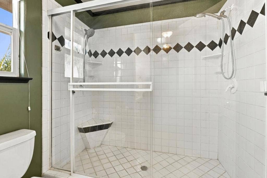 1490 Farragot Drive, Hollister, CA 95023 1490 Farragot Drive, Hollister, CA 95023