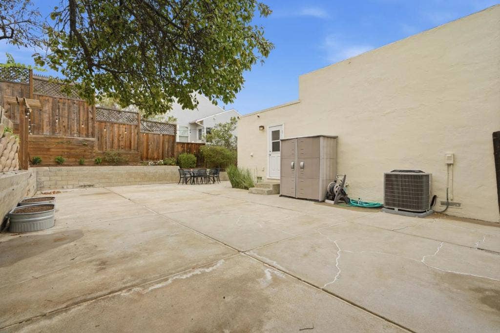 4024 Bayview Avenue, San Mateo, CA 94403 4024 Bayview Avenue, San Mateo, CA 94403