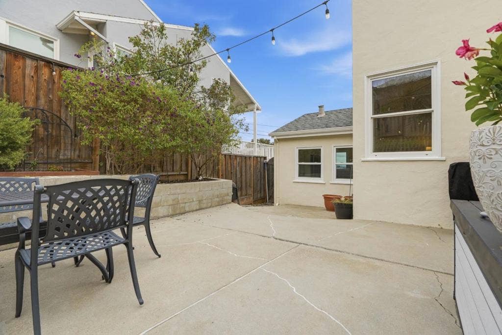 4024 Bayview Avenue, San Mateo, CA 94403 4024 Bayview Avenue, San Mateo, CA 94403