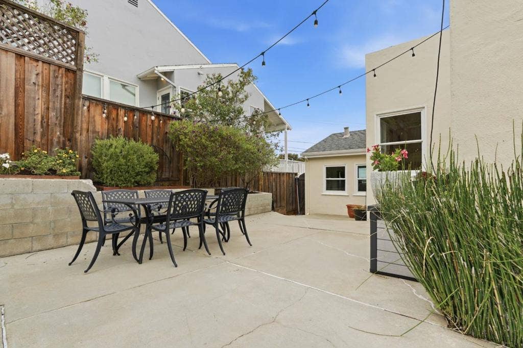 4024 Bayview Avenue, San Mateo, CA 94403 4024 Bayview Avenue, San Mateo, CA 94403