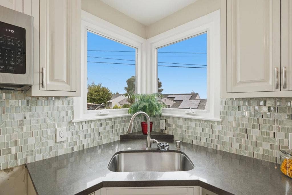 4024 Bayview Avenue, San Mateo, CA 94403 4024 Bayview Avenue, San Mateo, CA 94403
