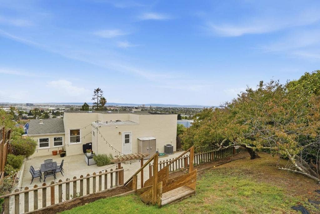 4024 Bayview Avenue, San Mateo, CA 94403 4024 Bayview Avenue, San Mateo, CA 94403