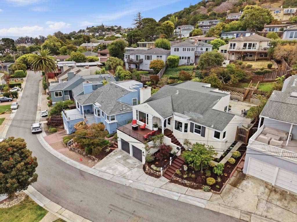 4024 Bayview Avenue, San Mateo, CA 94403 4024 Bayview Avenue, San Mateo, CA 94403