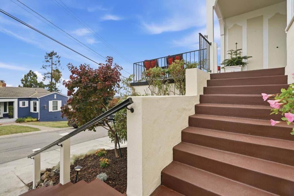 4024 Bayview Avenue, San Mateo, CA 94403 4024 Bayview Avenue, San Mateo, CA 94403