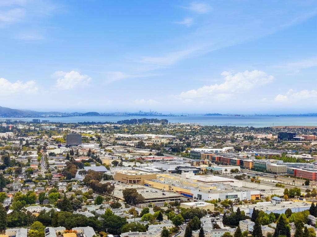 4024 Bayview Avenue, San Mateo, CA 94403 4024 Bayview Avenue, San Mateo, CA 94403