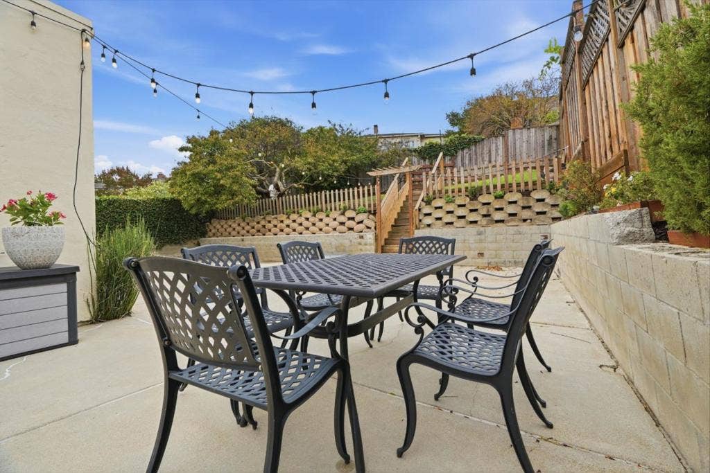 4024 Bayview Avenue, San Mateo, CA 94403 4024 Bayview Avenue, San Mateo, CA 94403