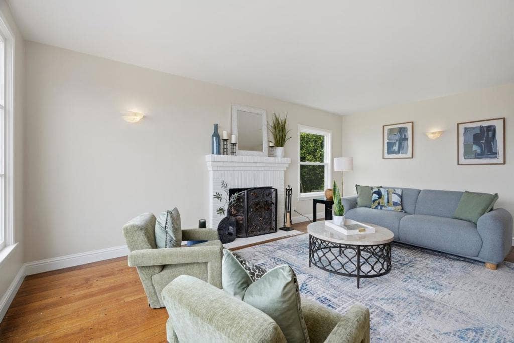4024 Bayview Avenue, San Mateo, CA 94403 4024 Bayview Avenue, San Mateo, CA 94403
