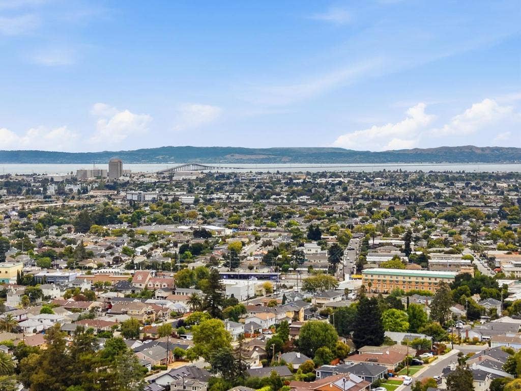 4024 Bayview Avenue, San Mateo, CA 94403 4024 Bayview Avenue, San Mateo, CA 94403