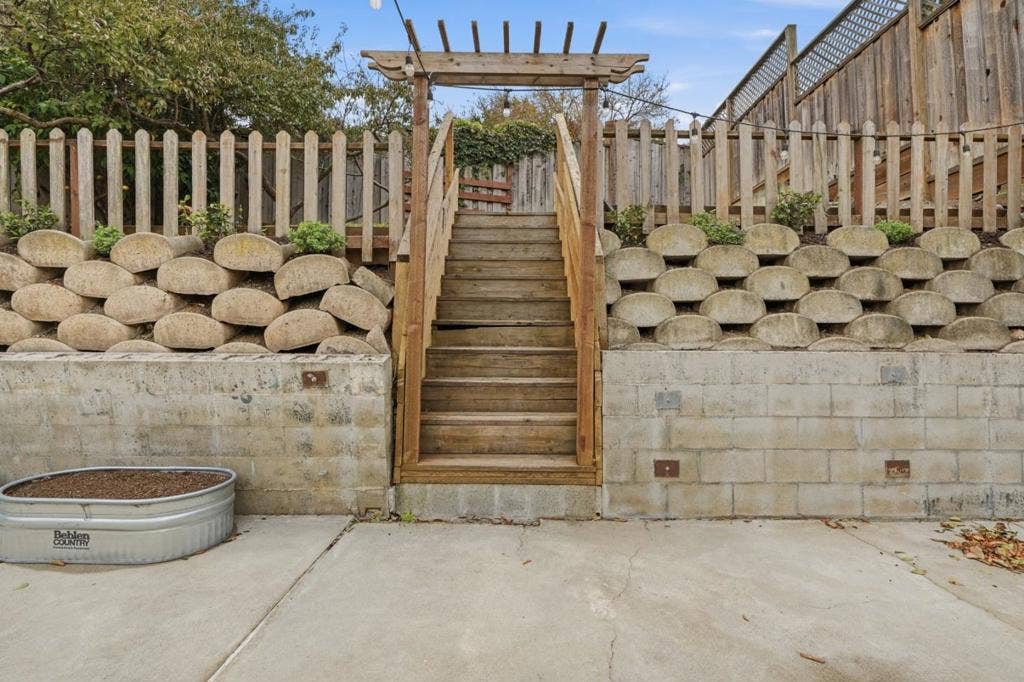 4024 Bayview Avenue, San Mateo, CA 94403 4024 Bayview Avenue, San Mateo, CA 94403