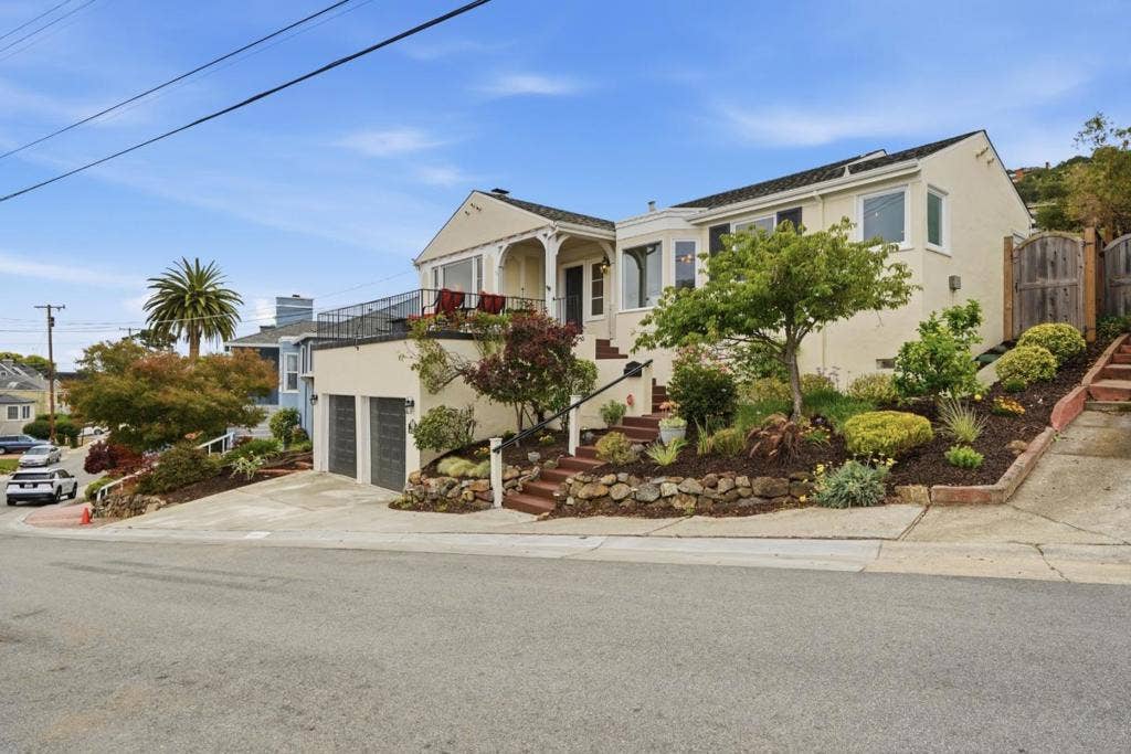 4024 Bayview Avenue, San Mateo, CA 94403 4024 Bayview Avenue, San Mateo, CA 94403