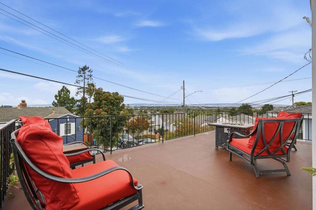 4024 Bayview Avenue, San Mateo, CA 94403 4024 Bayview Avenue, San Mateo, CA 94403