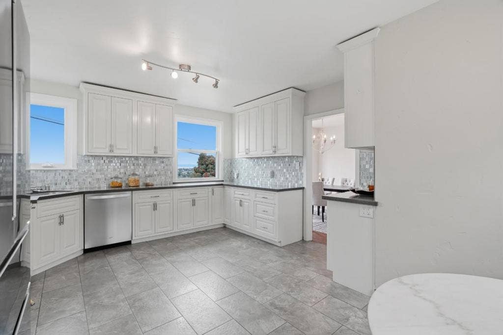 4024 Bayview Avenue, San Mateo, CA 94403 4024 Bayview Avenue, San Mateo, CA 94403