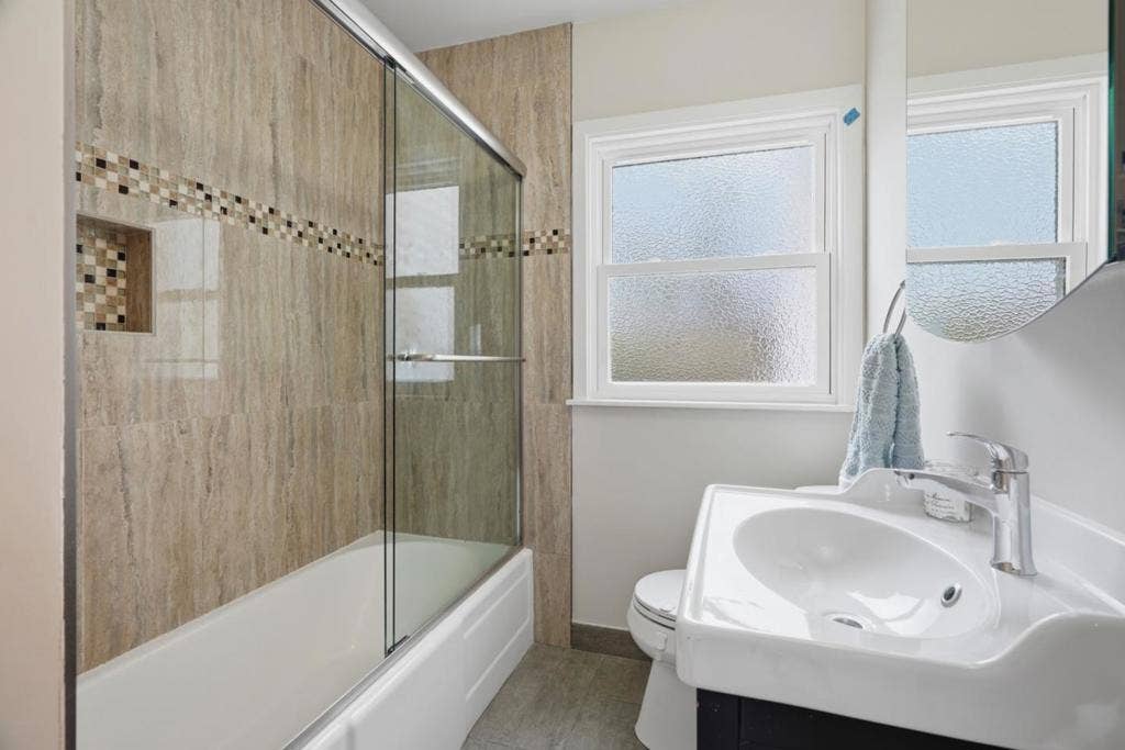 4024 Bayview Avenue, San Mateo, CA 94403 4024 Bayview Avenue, San Mateo, CA 94403