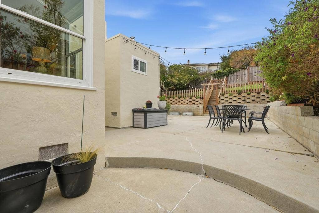 4024 Bayview Avenue, San Mateo, CA 94403 4024 Bayview Avenue, San Mateo, CA 94403
