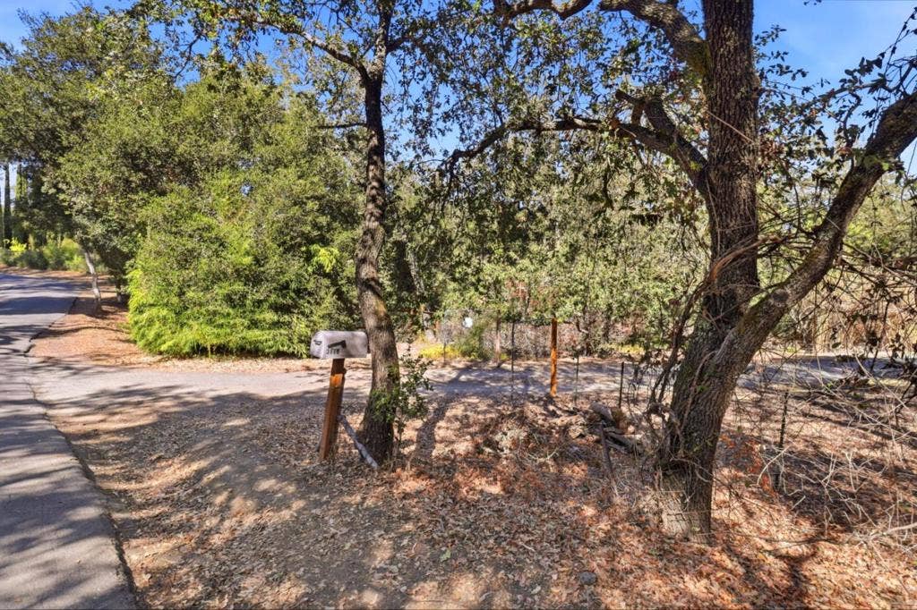 388 Albion Avenue, Woodside, CA 94062 388 Albion Avenue, Woodside, CA 94062