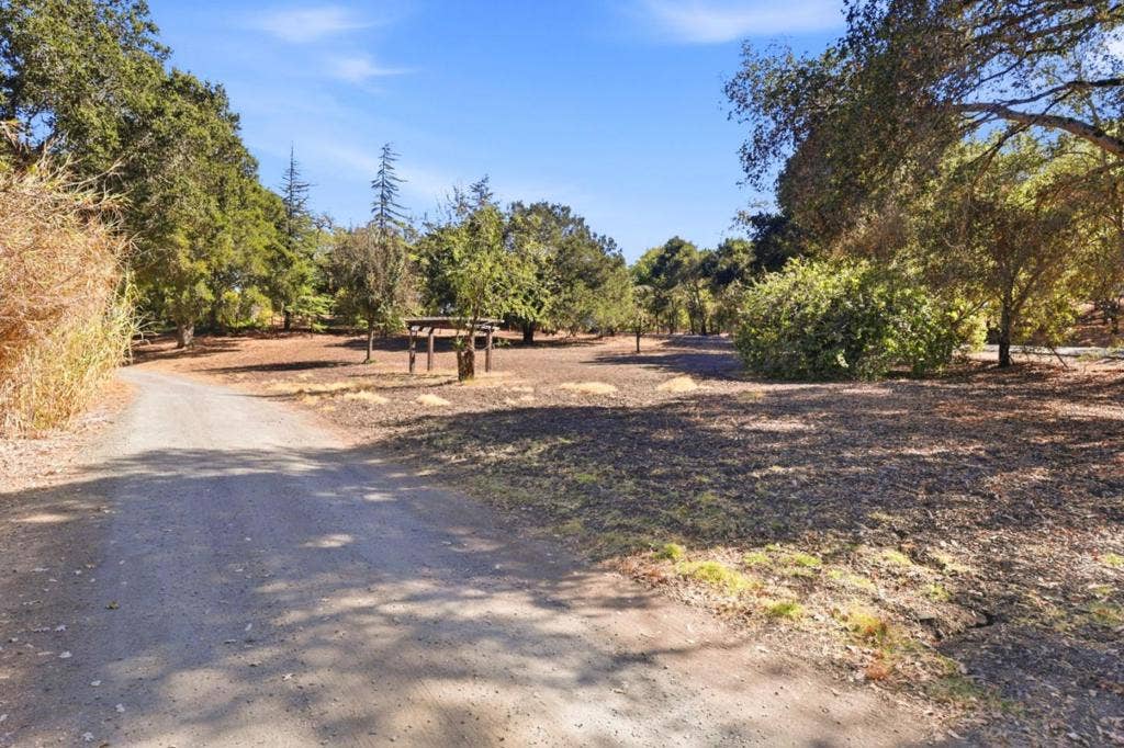 388 Albion Avenue, Woodside, CA 94062 388 Albion Avenue, Woodside, CA 94062
