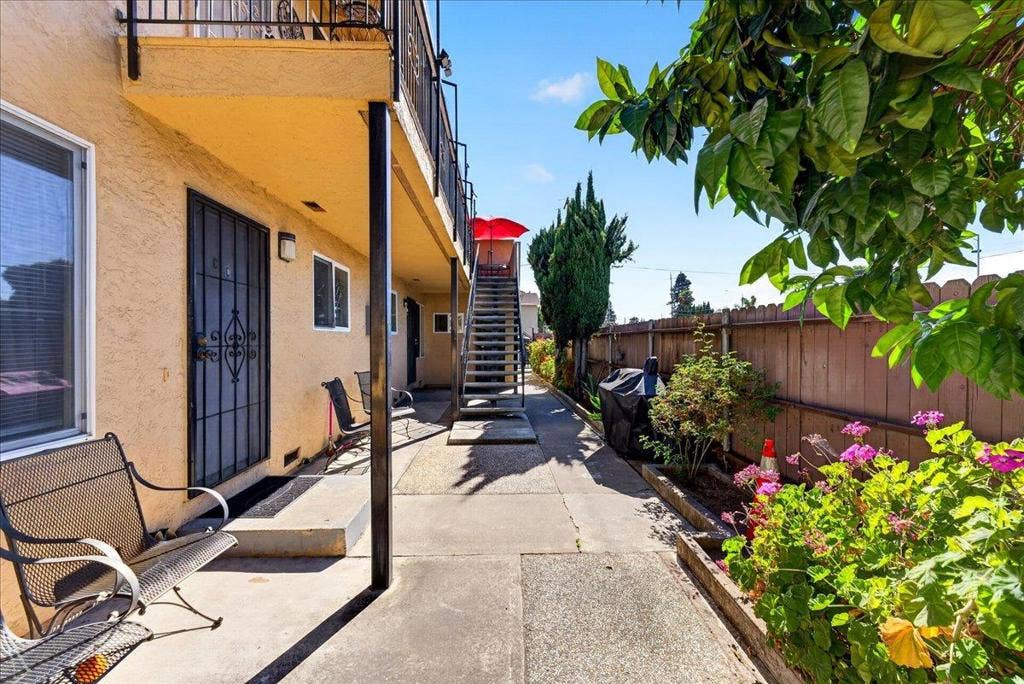5601 Hoffman Court, San Jose, CA 95118 5601 Hoffman Court, San Jose, CA 95118