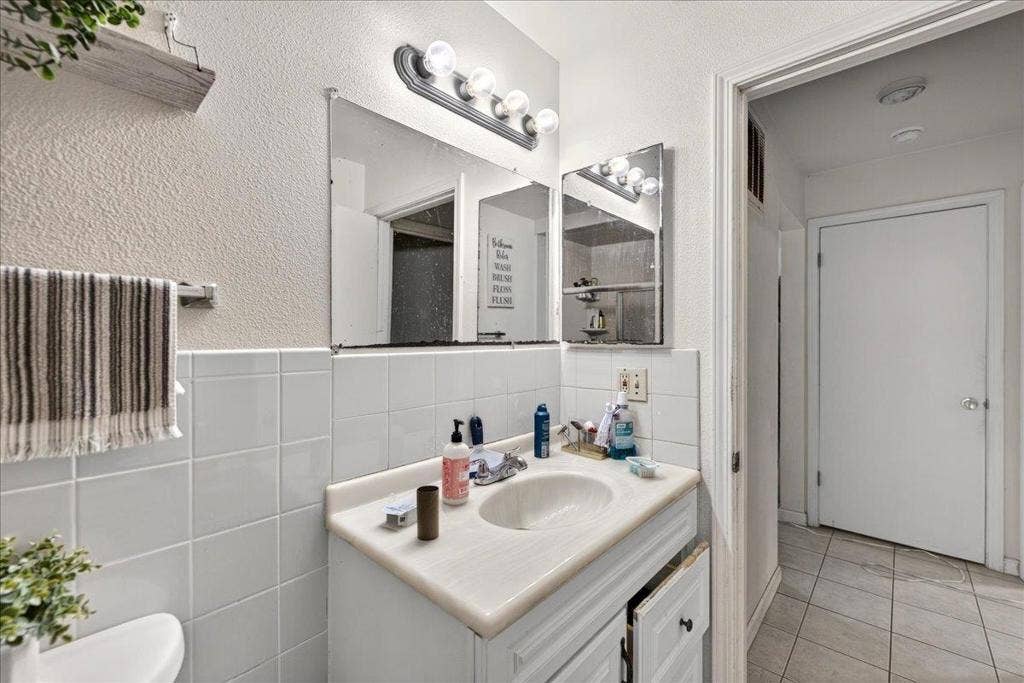 5601 Hoffman Court, San Jose, CA 95118 5601 Hoffman Court, San Jose, CA 95118