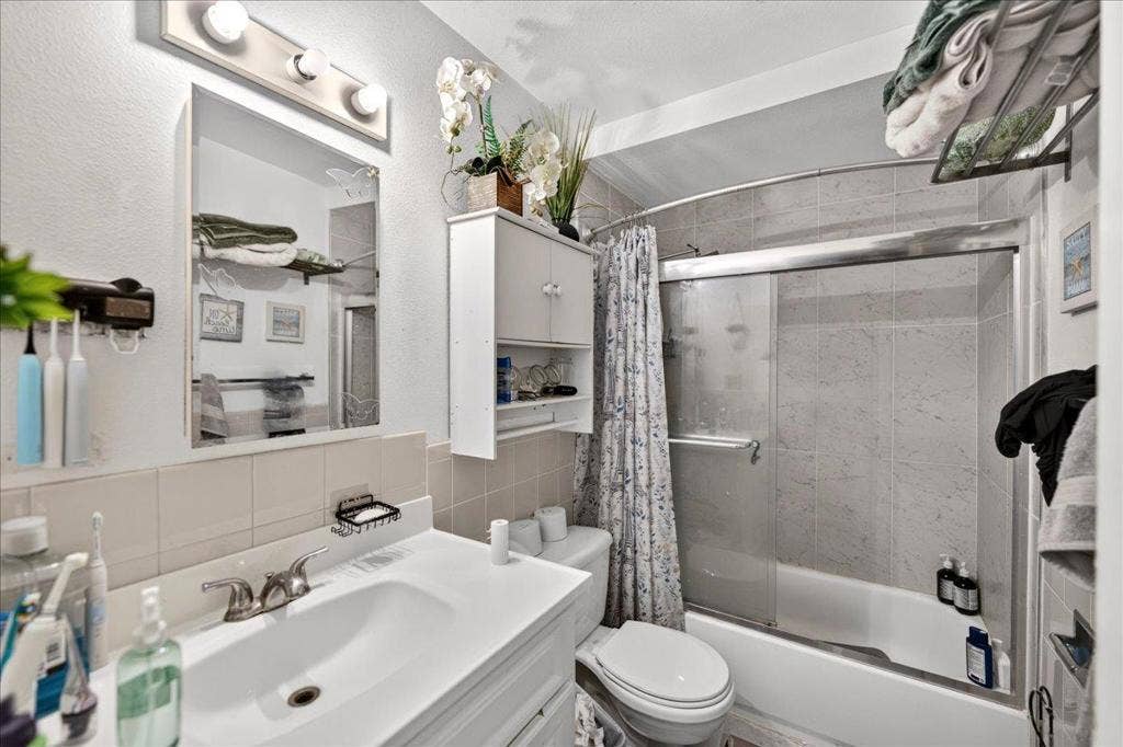 5601 Hoffman Court, San Jose, CA 95118 5601 Hoffman Court, San Jose, CA 95118