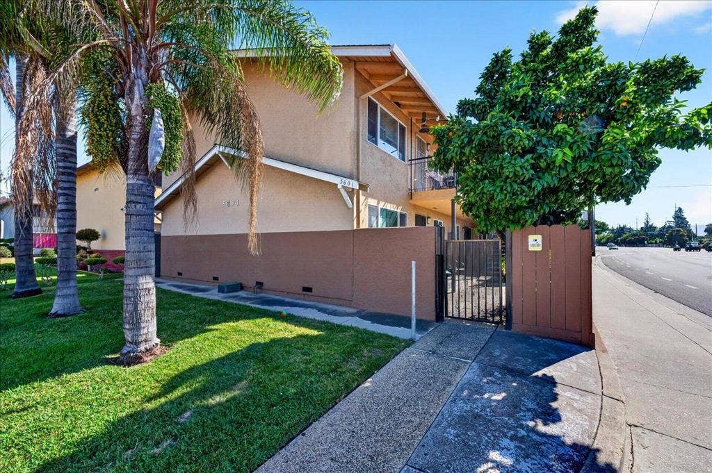 5601 Hoffman Court, San Jose, CA 95118 5601 Hoffman Court, San Jose, CA 95118