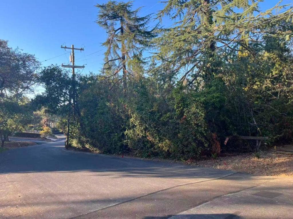 17135 Summit Way, Los Gatos, CA 95030 17135 Summit Way, Los Gatos, CA 95030