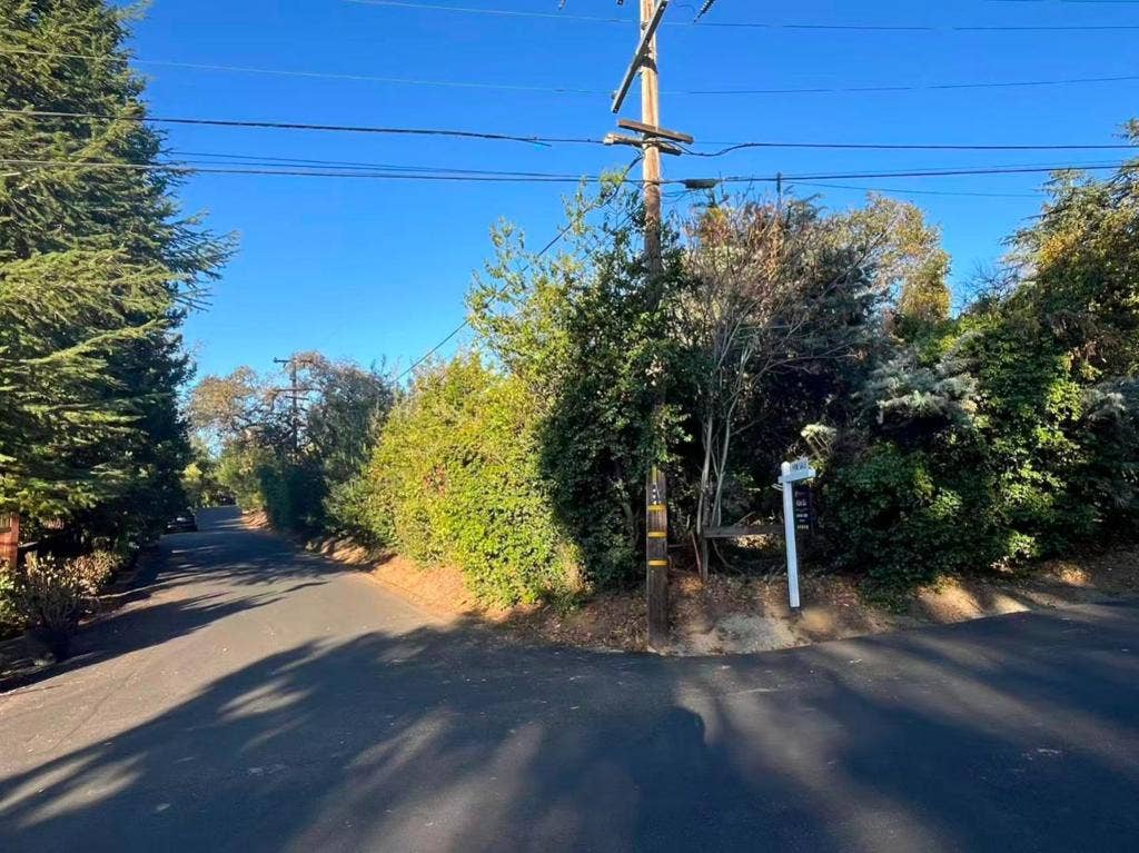 17135 Summit Way, Los Gatos, CA 95030 17135 Summit Way, Los Gatos, CA 95030